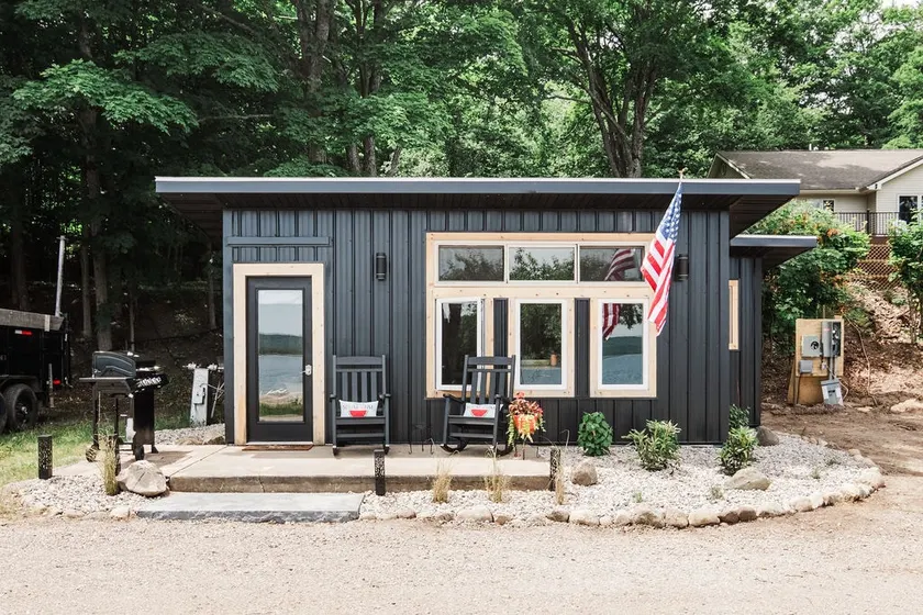Modern Twin Cabin on Lake Charlevoix, Boat Rentals - Image 1