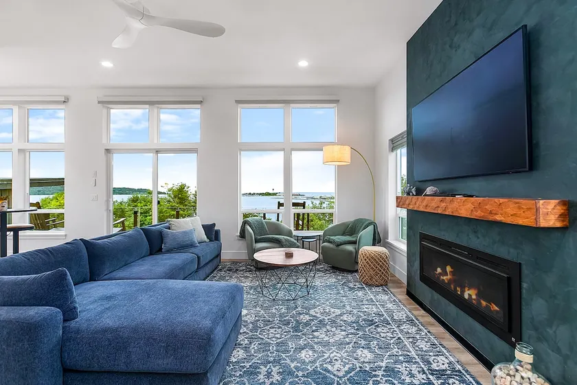 Stonegrove Residence - Image 1