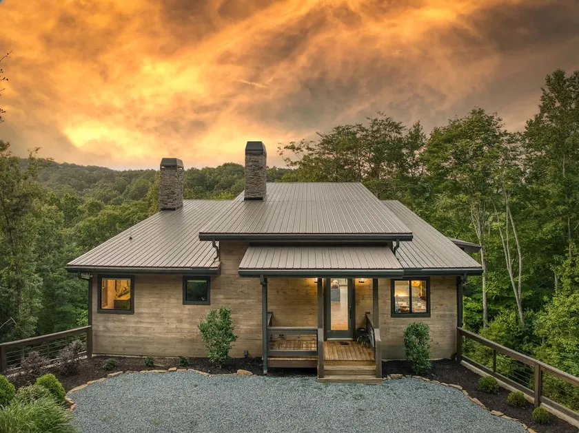Mountain Dream’n- modern, dog friendly, hot tub - Image 1