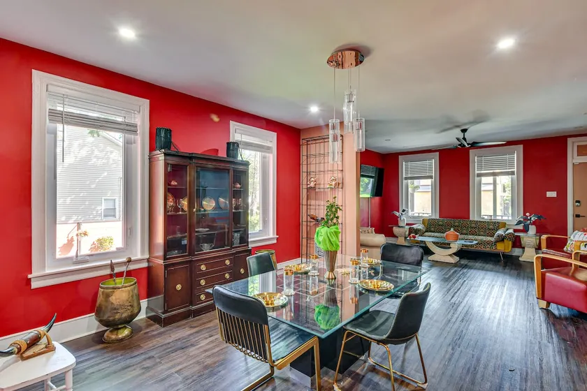 Walkable Location, Near PGA Champ! Updated Home - Image 1