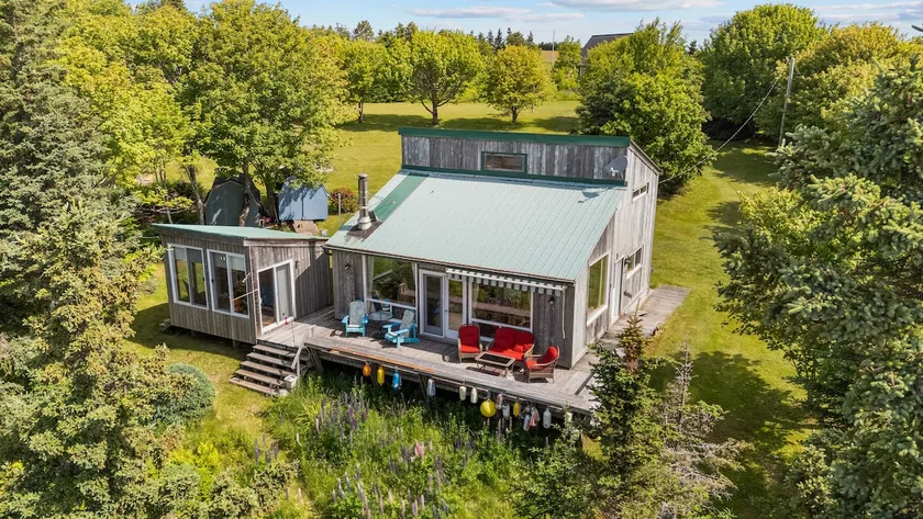 Megvy - Oceanfront Property mins from Basin Head - Image 1