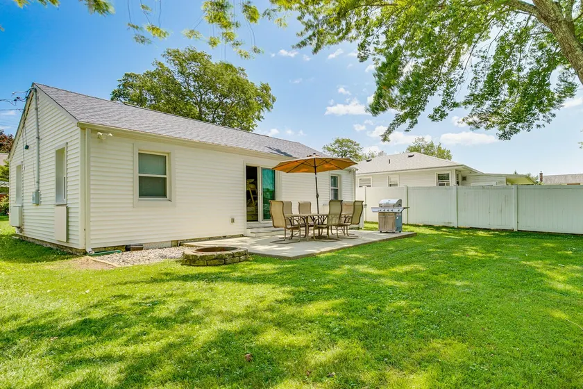 Family Retreat in Old Lyme Gated Miami Beach - Image 1