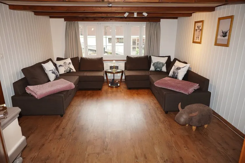 2-Min to Lake: Modern Brienz Flat with Garden - Image 1