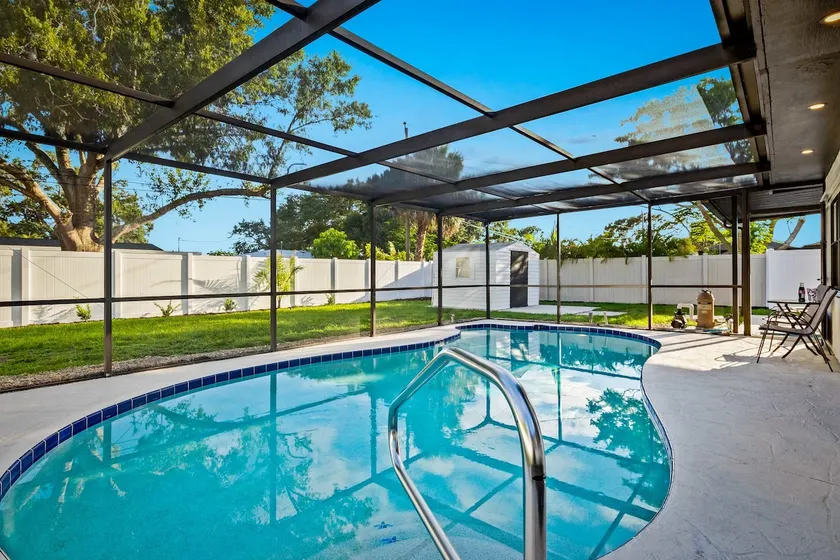 Venice Oasis | Pool, 3 King Beds, 2.5 miles >Beach - Image 1