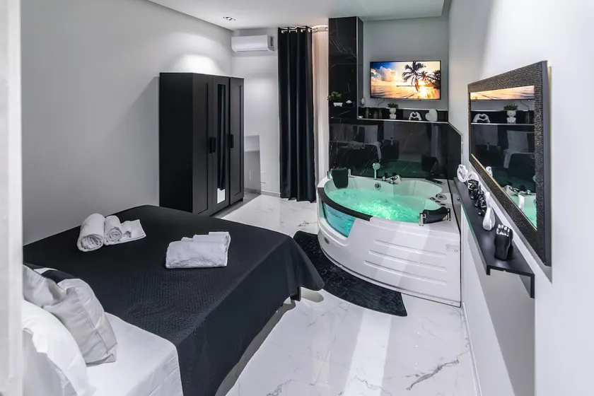 Amour - House with Private Jacuzzi - Image 1