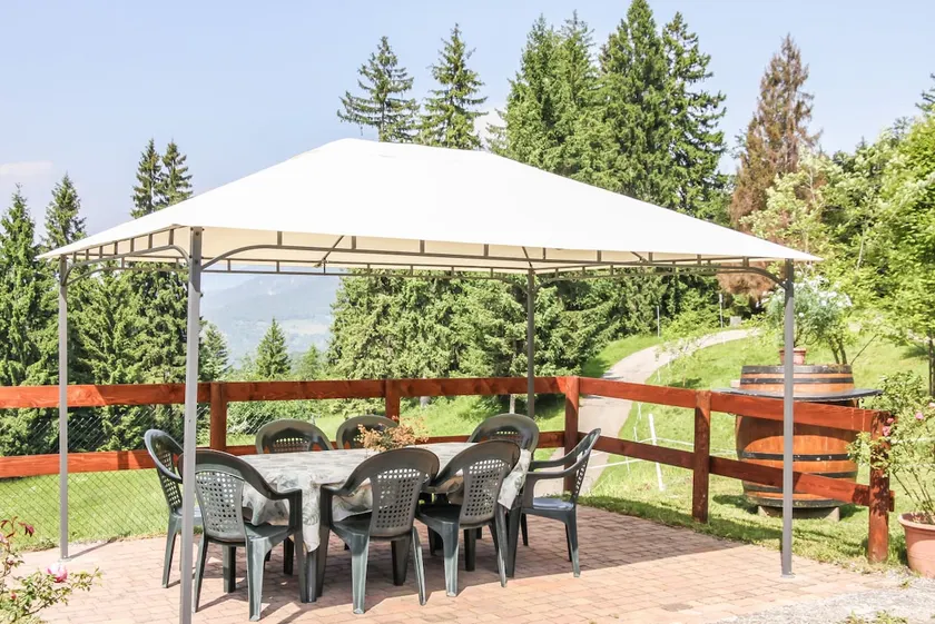 Family Home in the Brescia Prealps - Image 1