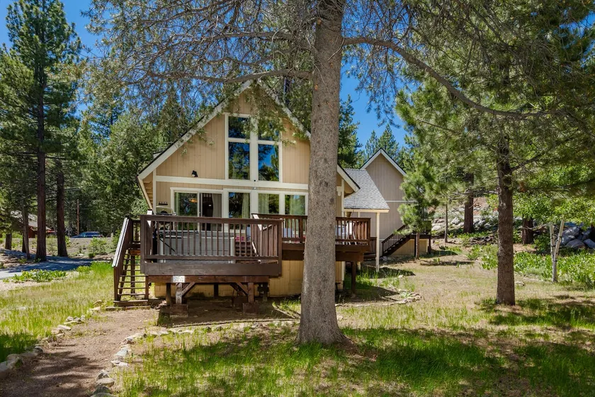 Alder Creek Paradise Tree-lined Cabin Stay for 7 - Image 1