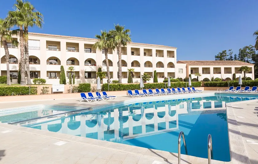 Air-conditioned T2 200 m from the beach! Pool + balcony - Image 1