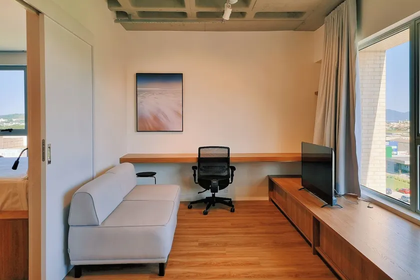 Atrium by Xtay – Spacious and very well located studio - Image 1
