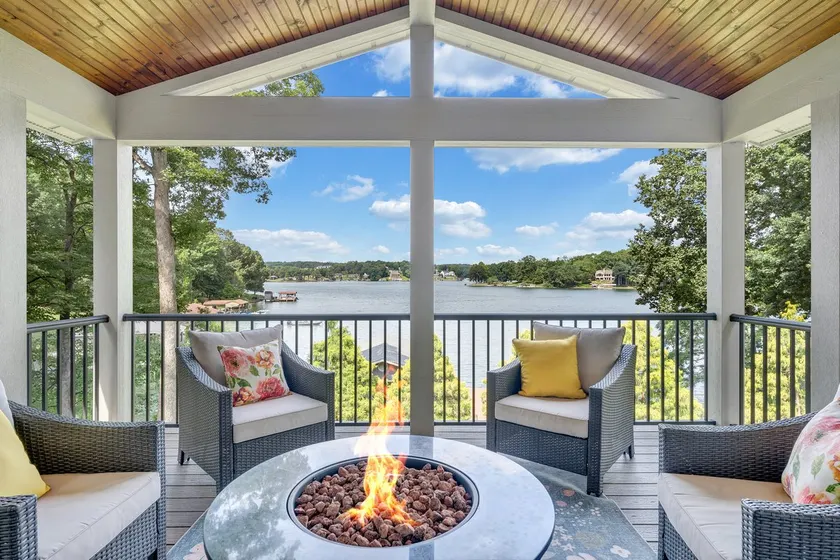 Private Lakefront Oasis - 5 Bedroom, Private Dock, & Firepit - Image 1