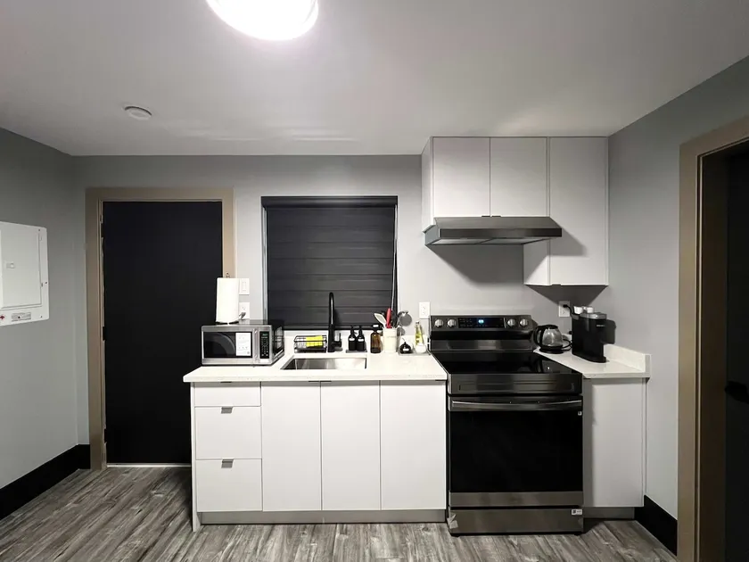 Comfortable 2-Bedroom Retreat in Burnaby - Image 1