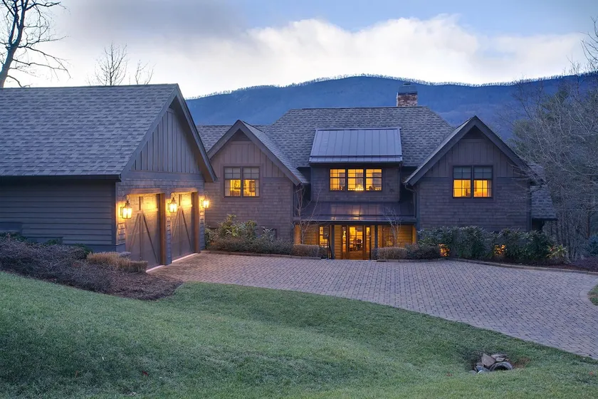 Grand Family Retreat 8BR with Stunning Golf Views - Image 1