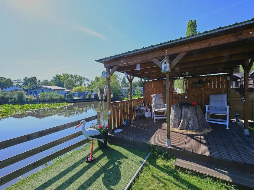 Cozy vacation cottage on the water - Image 1