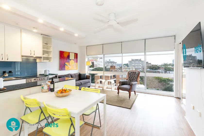 Light Filled 1BR Retreat with Car Park & Pool - Image 1