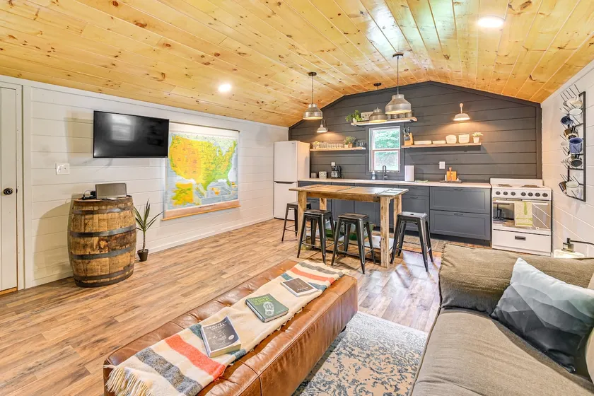 Covered Deck & Hot Tub: Cozy Retreat in Campton! - Image 1