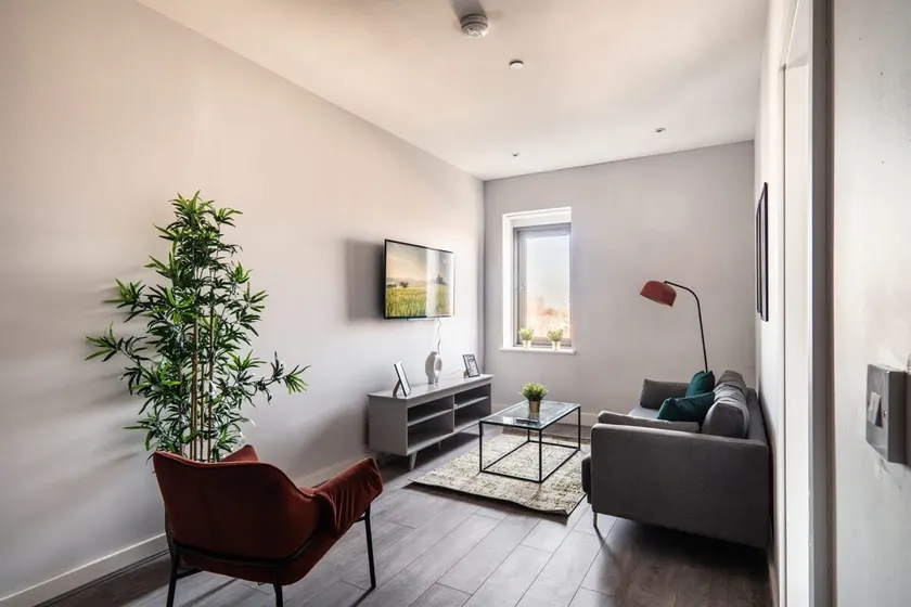 Smart 2 BR Apt in Crosby Road, Waterloo, Liverpool - Image 1