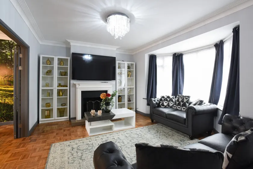 Railway House | Cosham's Family Friendly Home - Image 1