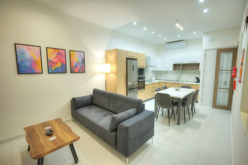Britannia Suites, charming 2 bedroom flat JCAS2 - Image 1