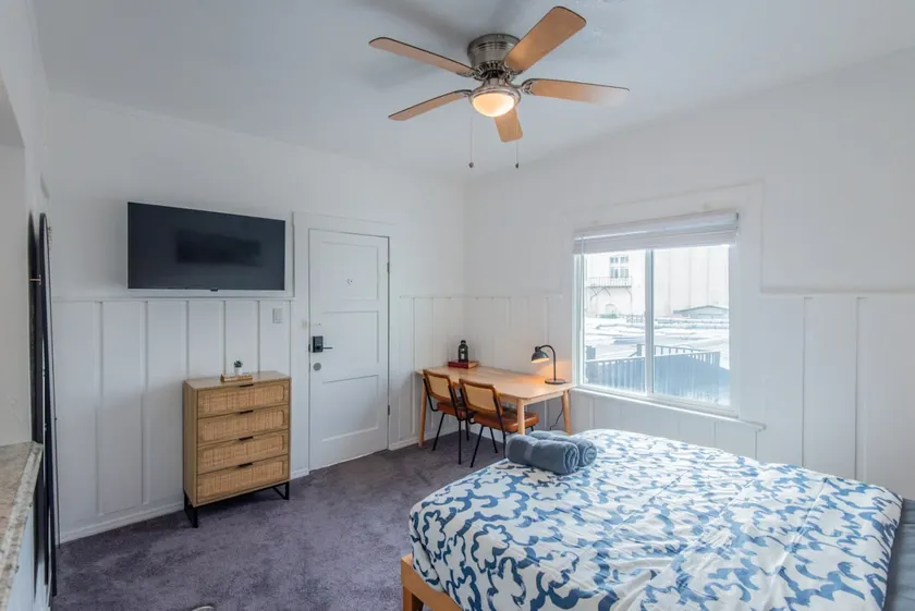 Broadway 16-Comfortable Private Studio - Image 1
