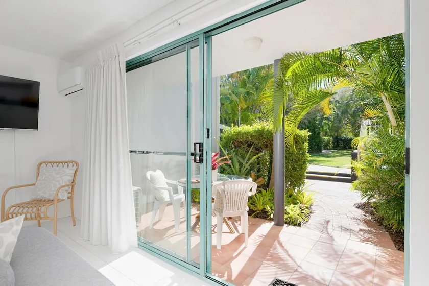 1 BDR Deluxe Apt - Chez Noosa Holiday Apartments - Image 1