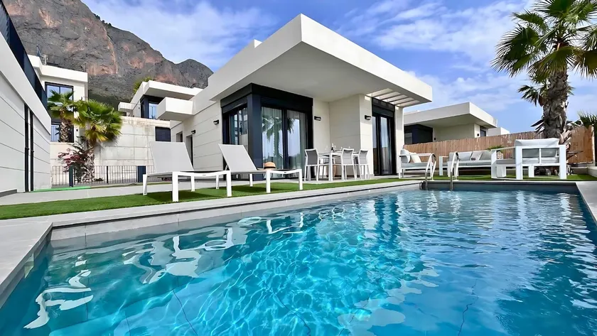 Villa with private pool and stunning vews - Image 1