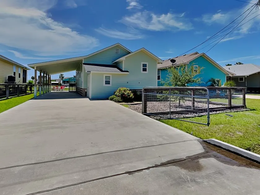 Gulf Coast Getaway - Image 1