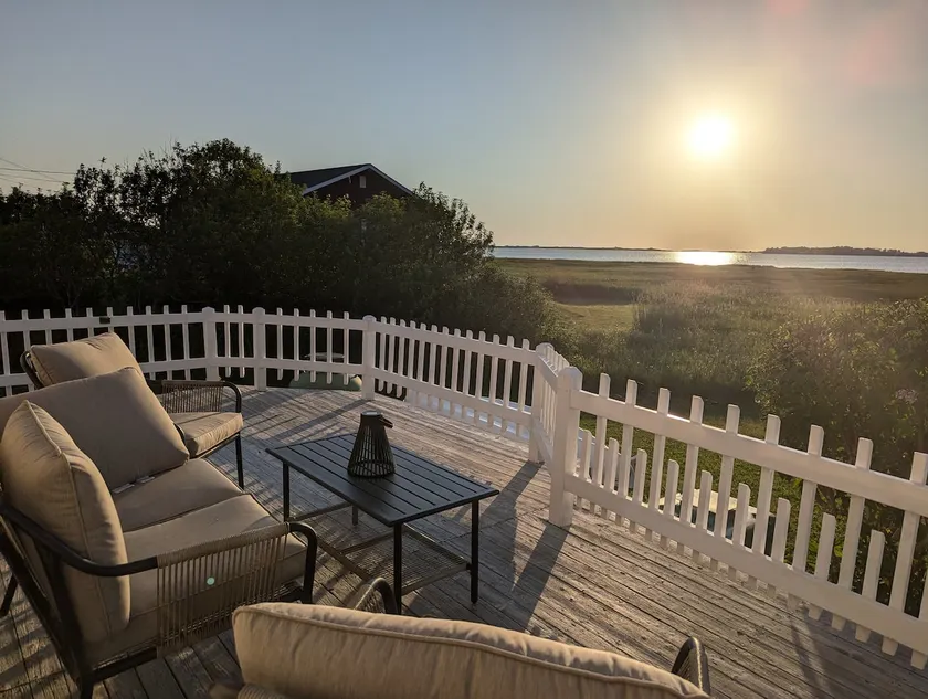 Solonos House – Cozy Waterfront w/ SUP & Kayak - Image 1