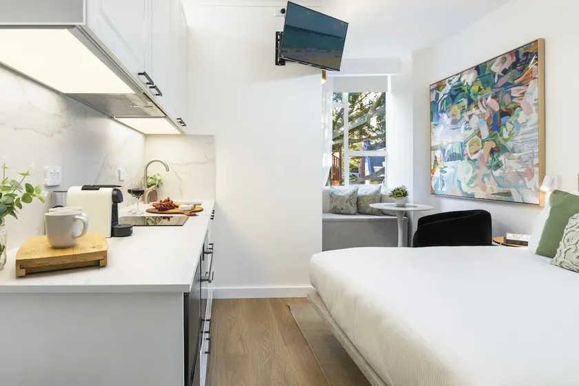 Stylish Studio with Rooftop Harbour Views - Image 1