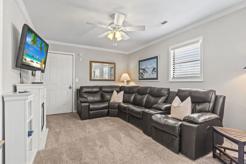 Stylish Beach Condo for 4 – Summer Times 8 - Image 1