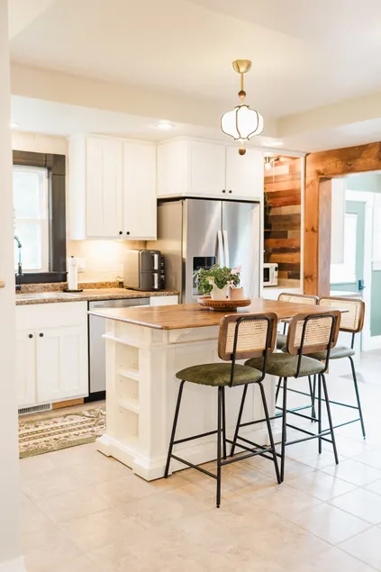 Cozy 4BR Retreat | Mins to WI Dells, Devils Lake - Image 1