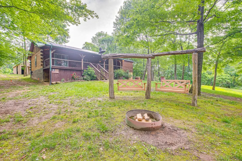 Pond & Fire Pit: Charming Log Cabin Near Blue Rock - Image 1