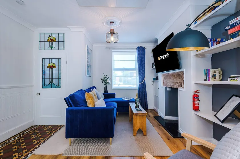 Cozy 3-Bed Home by 53 Degrees Property, Perfect for Business & Groups! - Image 1