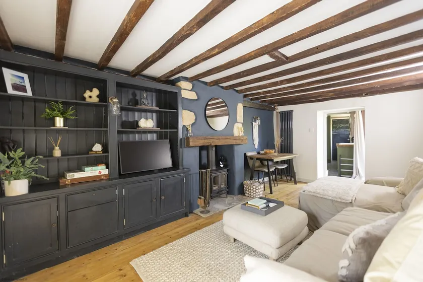 The Rabbit Hole: Cosy Cotswolds Getaway - Image 1