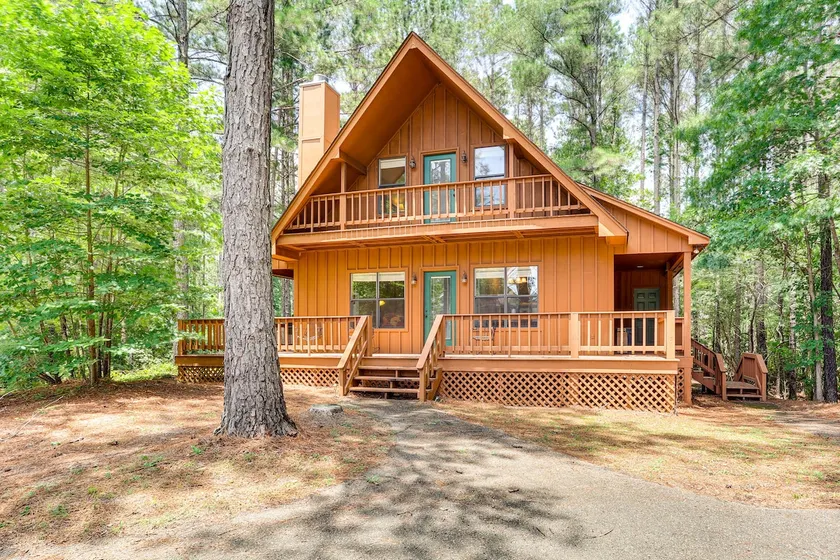 Pickwick Lake Cabin w/ Private Marina Access - Image 1