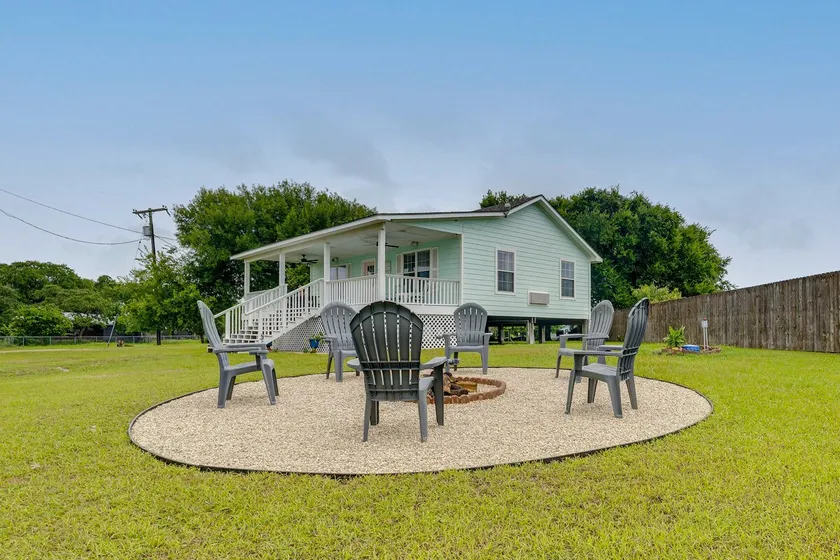 Fish & Boat: Home w/ Spacious Yard in Seadrift - Image 1