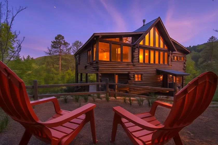 Luxury Lodge and Resort- Hot Tub, Fire Pit, Game Room, Pets - Image 1