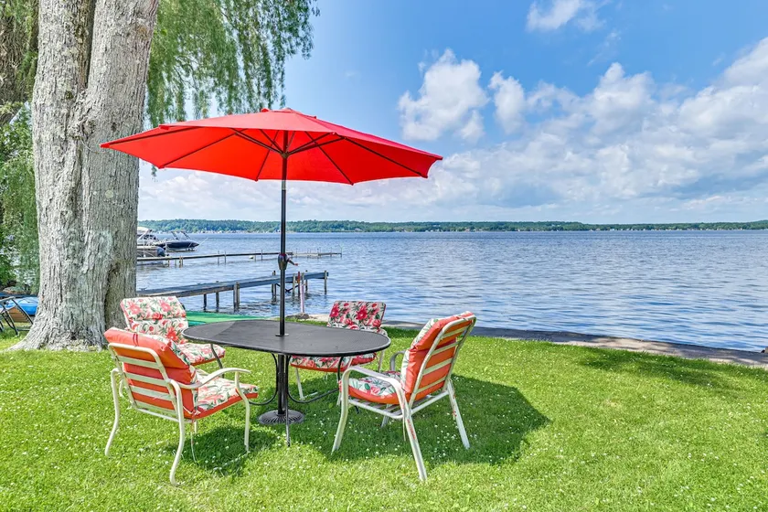 7 Mi Saratoga Race Course: Lakefront Gem w/ Dock - Image 1