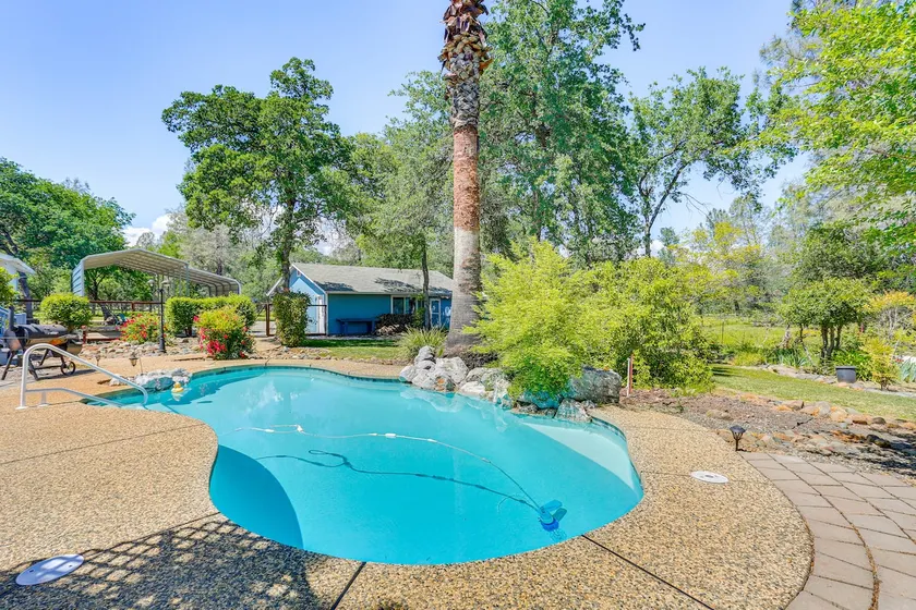 10 Mi to Redding: Serene Escape w/ Spacious Yard! - Image 1