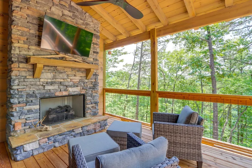 10 Mi to Dtwn: Home w/ Spacious Patio in Ellijay! - Image 1