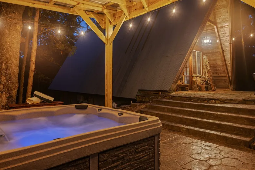 Secluded Luxury Cabin with Hot Tub & Cozy Firepit Stay in Murray, Kentucky - Image 1
