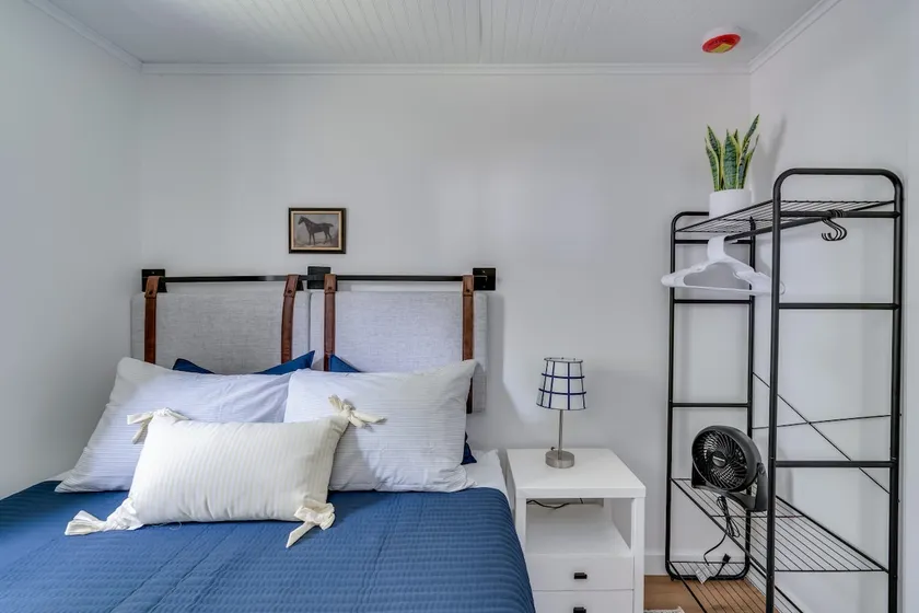 Lakeside Haven: Renovated Sackets Harbor Cottage - Image 1