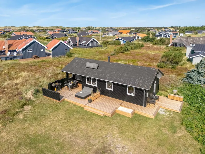 Lovely Holiday Home, Renovated In 2025, Located Only 800 Meters From The North Sea - Image 1