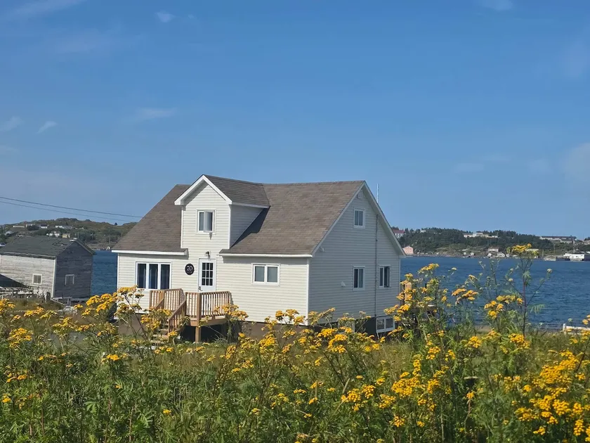 Whales & Trails Vacation Home - Image 1