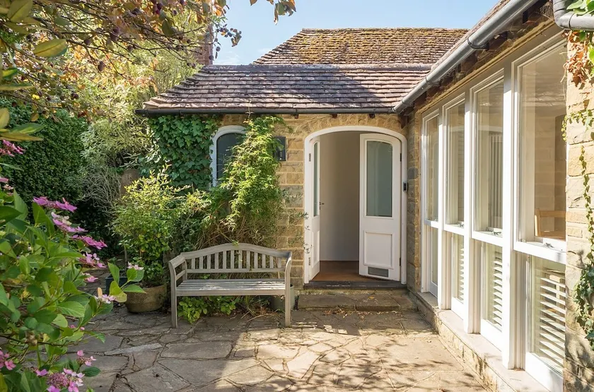 Family Home in West Wittering Near Beach - Image 1
