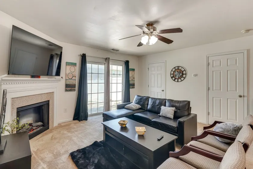 6 Mi to Dtwn Raleigh: Townhome w/ Fenced Patio! - Image 1