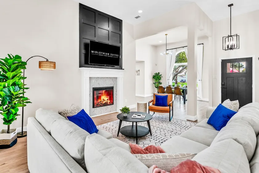 Newly Renovated, Spacious & Modern | THE - Image 1