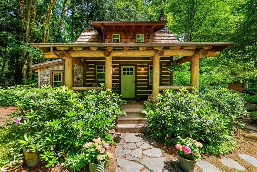 Creekside Fairytale Cabin Near Ferries to Seattle - Image 1