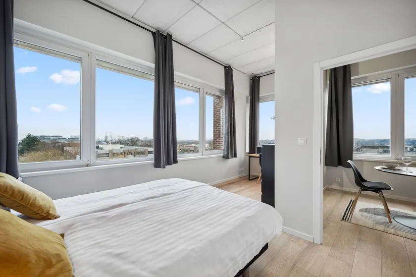 Modern 1-Bedroom Apartment with garden view - Image 1