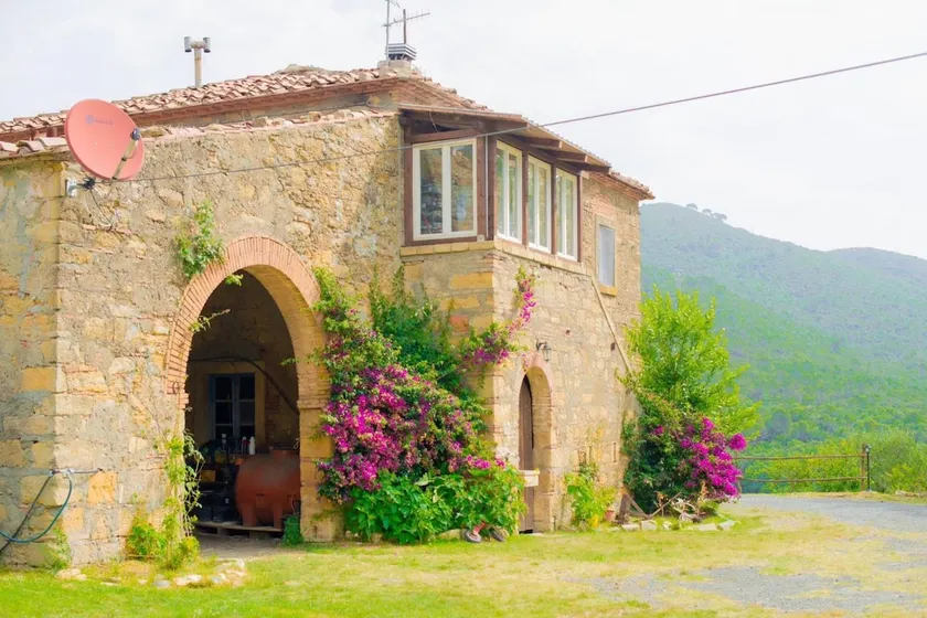 Apartment in Tuscan farmhouse - Image 1