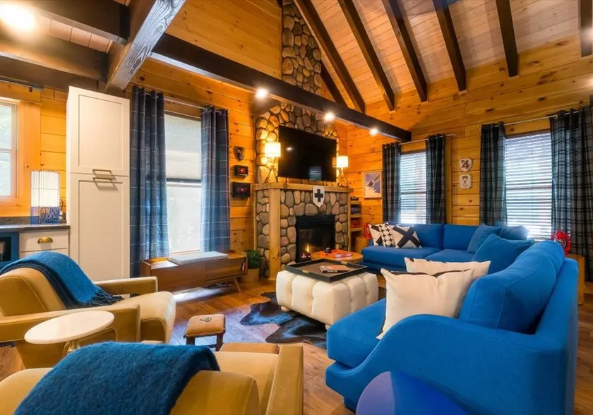 Chic Designer Log Cabin Hot Tub + Pool Table+Decks - Image 1
